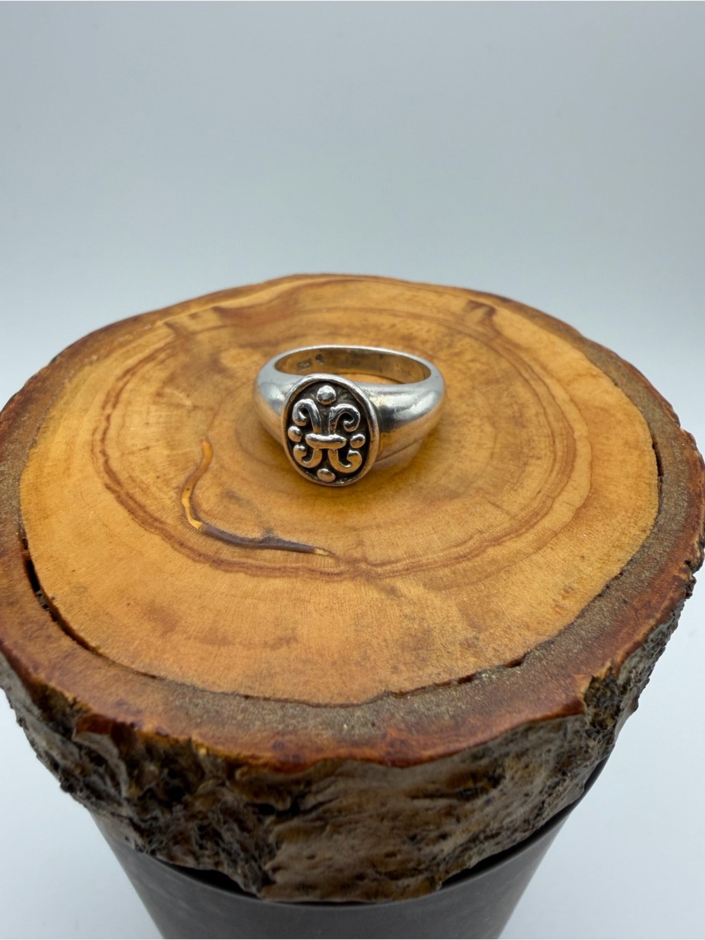 Sterling Silver Signet Ring with Ornate Shield Motif - size 5.5 - 6.5g